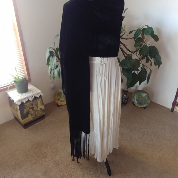 Velvet (Faux) Shawl - Picture 3 of 7